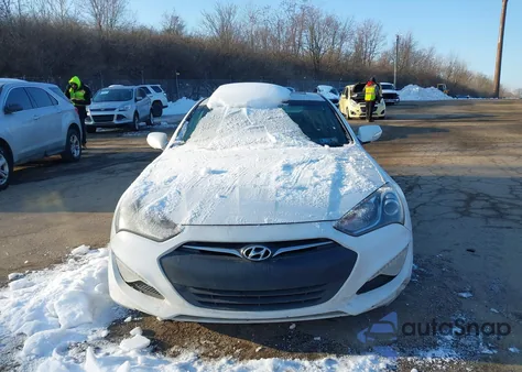 2015 Hyundai Genesis 3.8 Ultimate z USA, uszkodzony, nr VIN KMHHU6KJ3FU125152